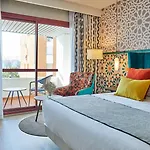 Hesperia 4*